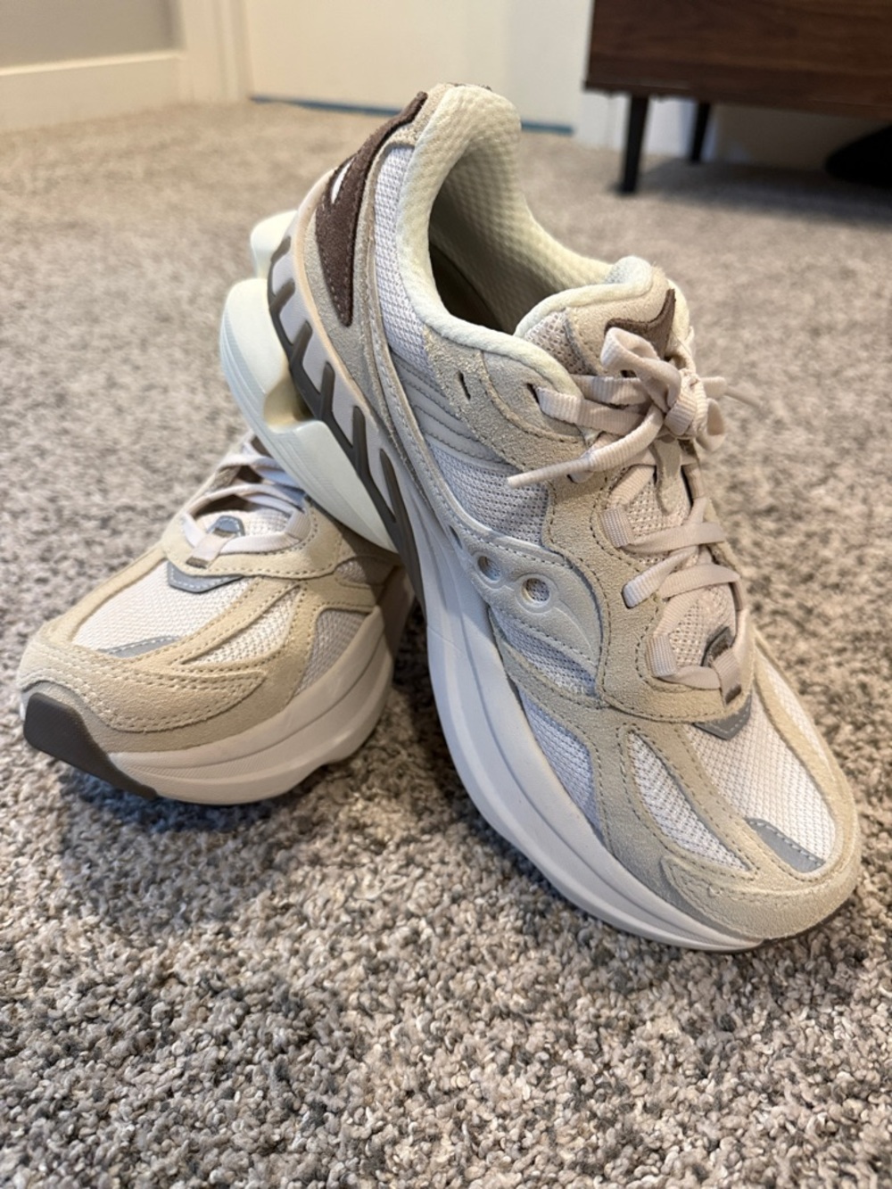 Saucony Women's Sneakers in Beige and Cream